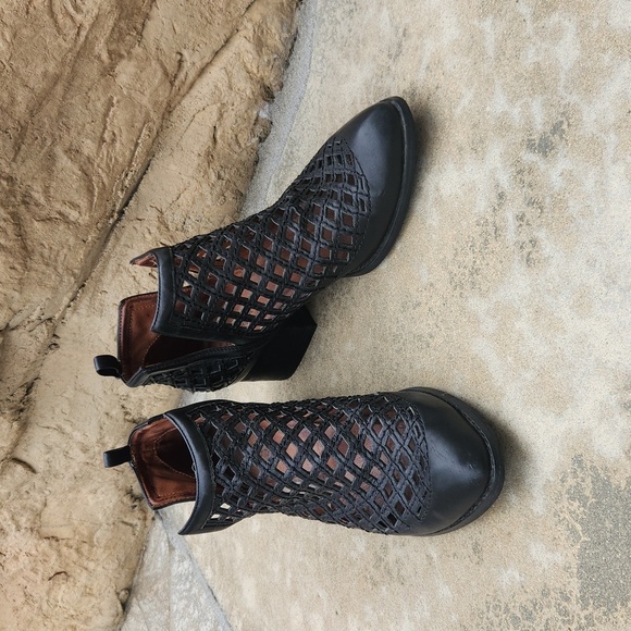 Jeffrey Campbell Taggart Booties 8.5 Black Leather - Picture 1 of 9